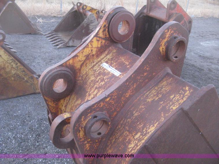 image for item AX9547 36"W five tooth pin-on bucket