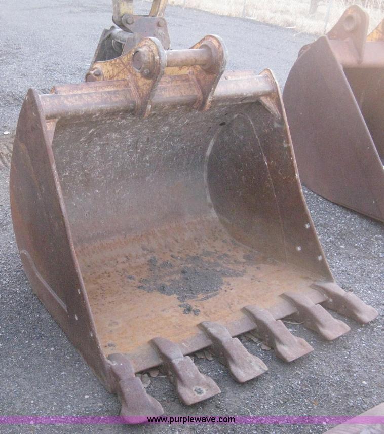 image for item AX9548 Caterpillar six tooth bucket