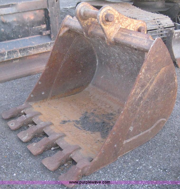 image for item AX9548 Caterpillar six tooth bucket