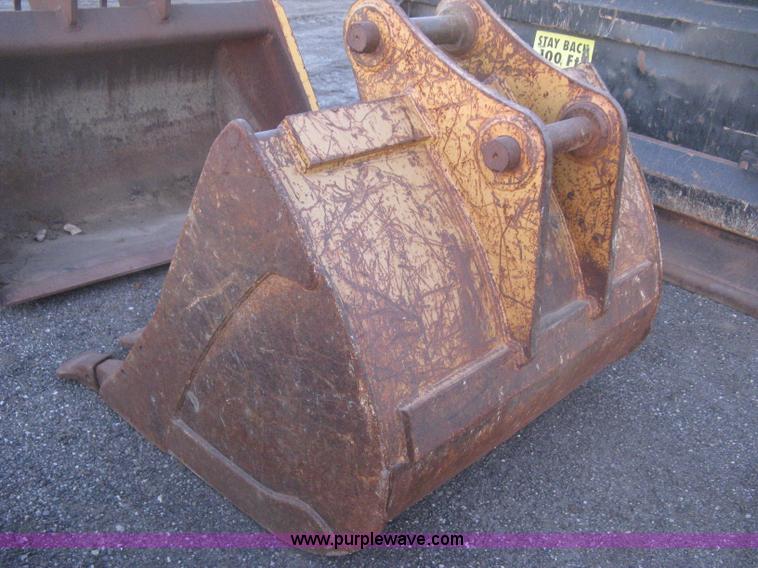 image for item AX9548 Caterpillar six tooth bucket