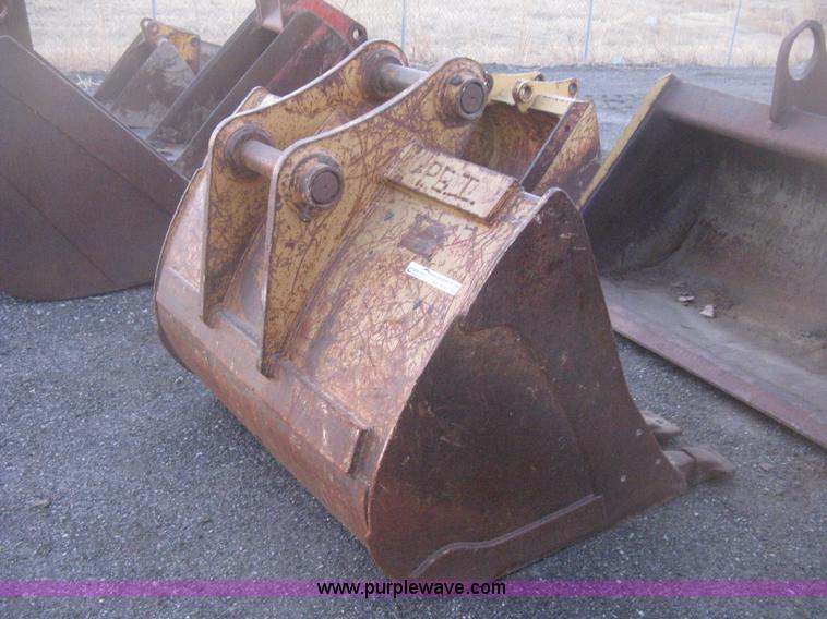 image for item AX9548 Caterpillar six tooth bucket