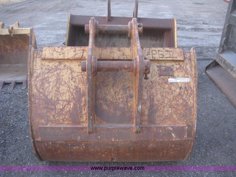 image for item AX9548 Caterpillar six tooth bucket