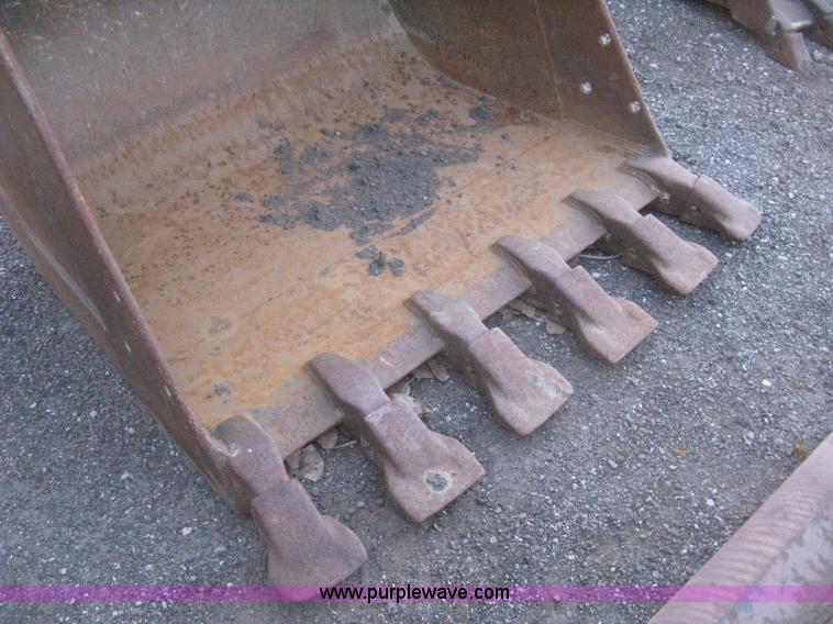 image for item AX9548 Caterpillar six tooth bucket
