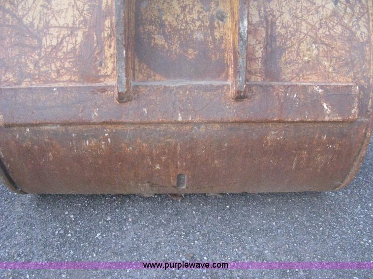 image for item AX9548 Caterpillar six tooth bucket