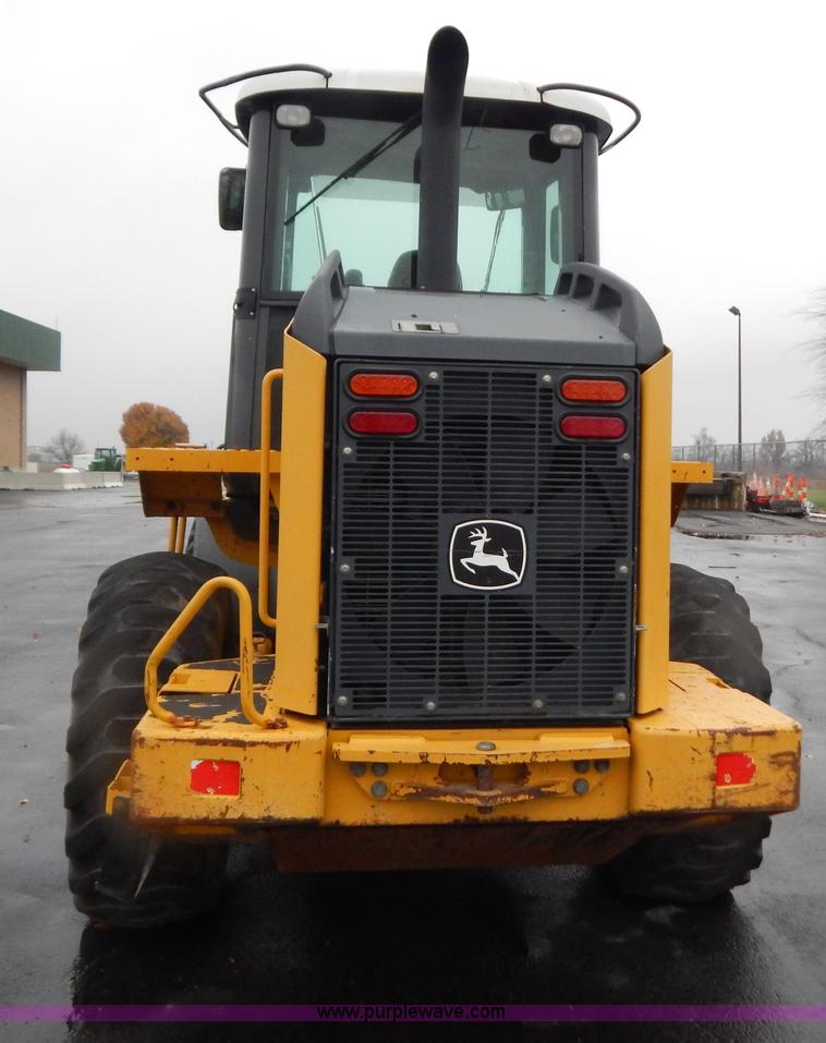 image for item B5983 2004 John Deere 444J loader