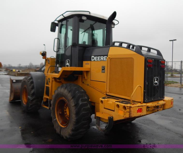 image for item B5983 2004 John Deere 444J loader