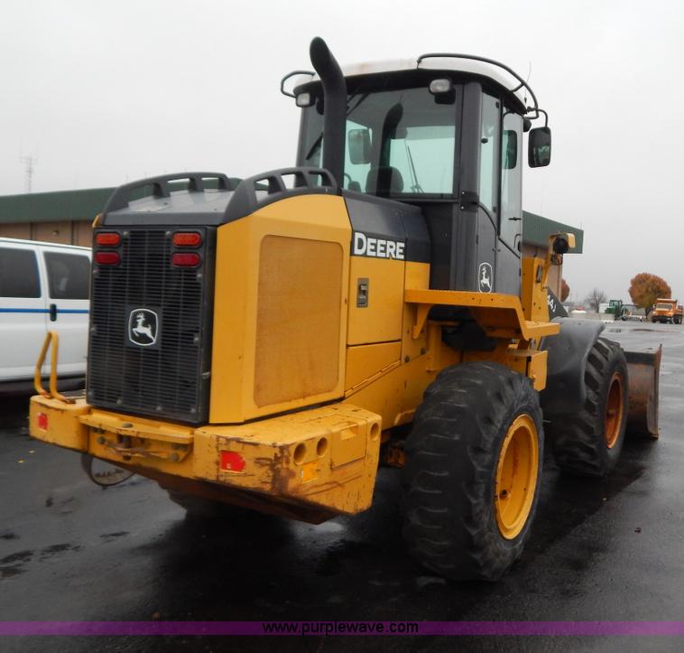 image for item B5983 2004 John Deere 444J loader