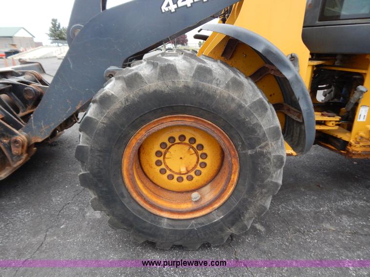 image for item B5983 2004 John Deere 444J loader