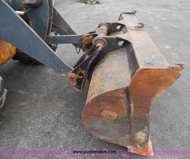 image for item B5983 2004 John Deere 444J loader