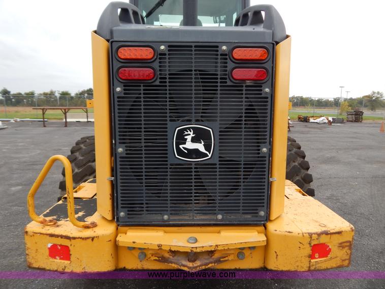 image for item B5983 2004 John Deere 444J loader
