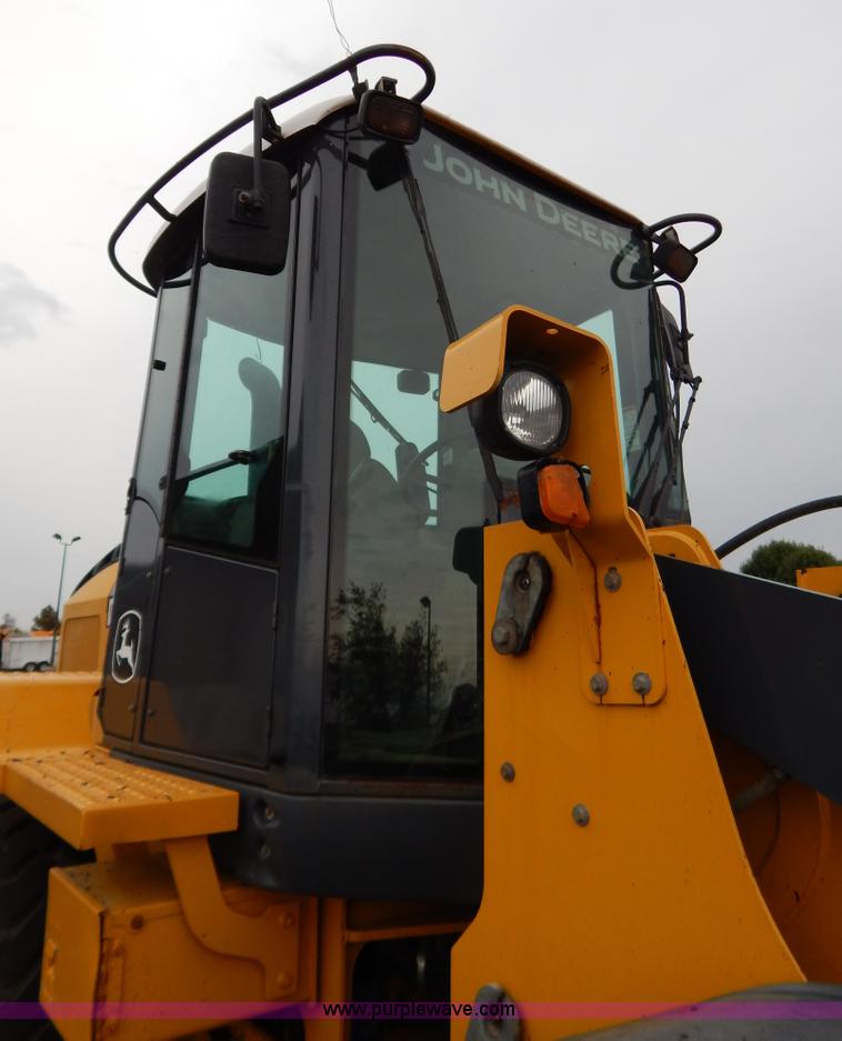 image for item B5983 2004 John Deere 444J loader