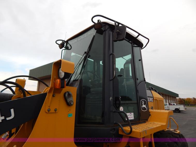 image for item B5983 2004 John Deere 444J loader