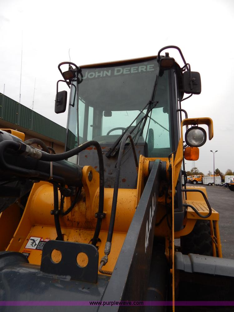 image for item B5983 2004 John Deere 444J loader