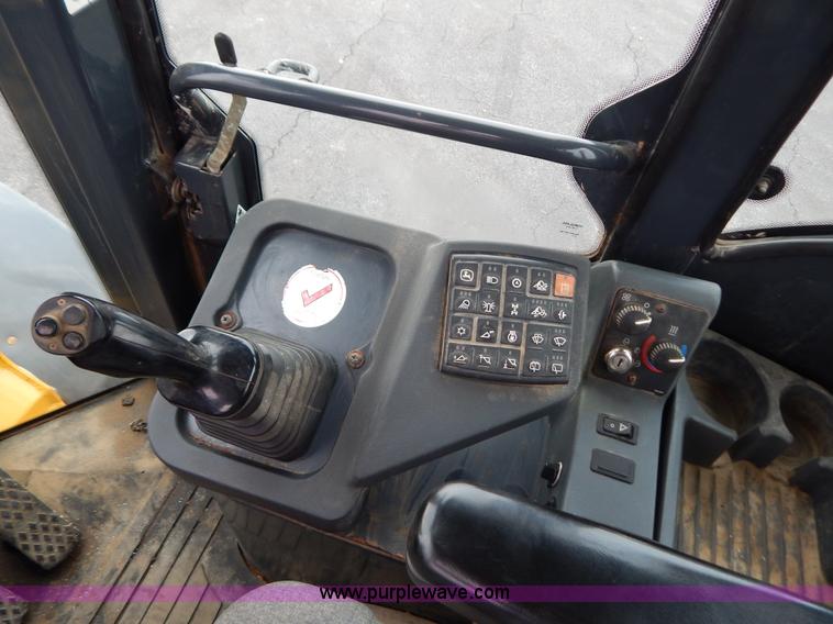 image for item B5983 2004 John Deere 444J loader