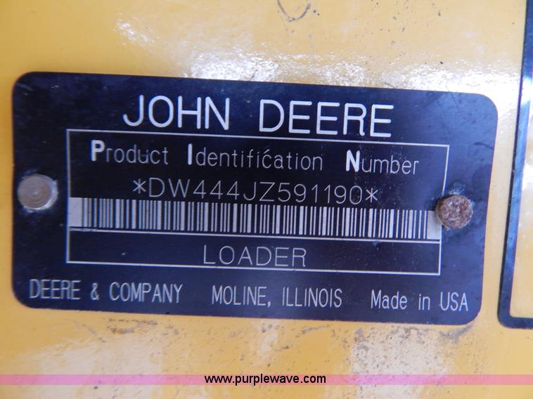 image for item B5983 2004 John Deere 444J loader
