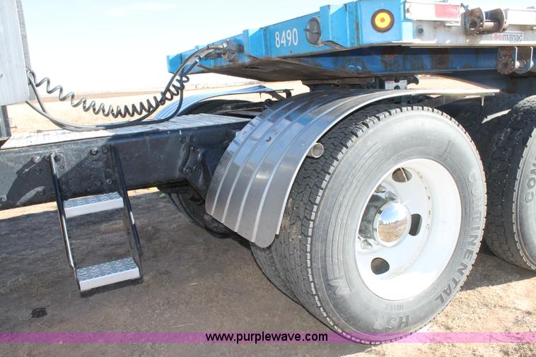 image for item C3612 2004 Freightliner Columbia semi truck