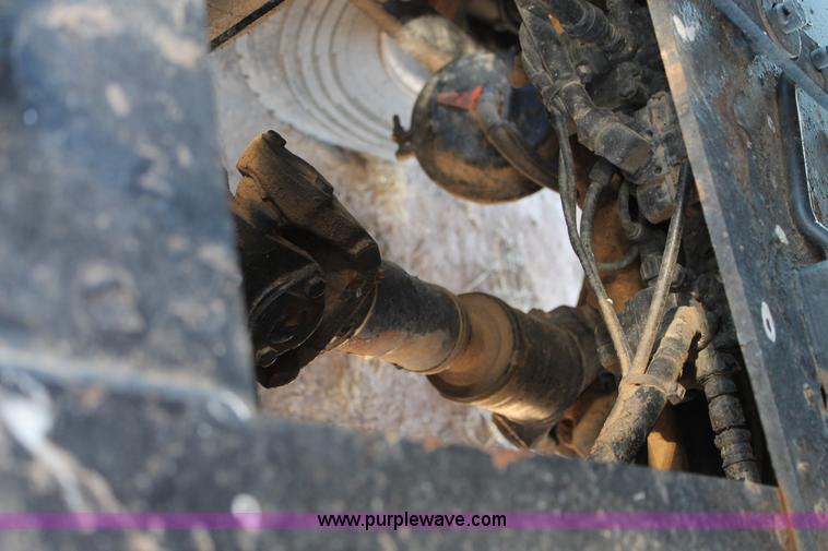 image for item C3612 2004 Freightliner Columbia semi truck