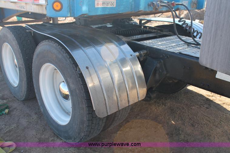 image for item C3612 2004 Freightliner Columbia semi truck