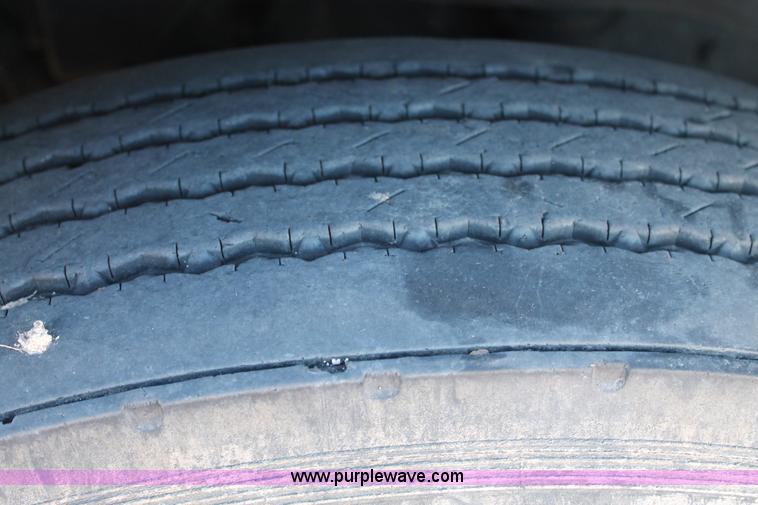 image for item C3612 2004 Freightliner Columbia semi truck