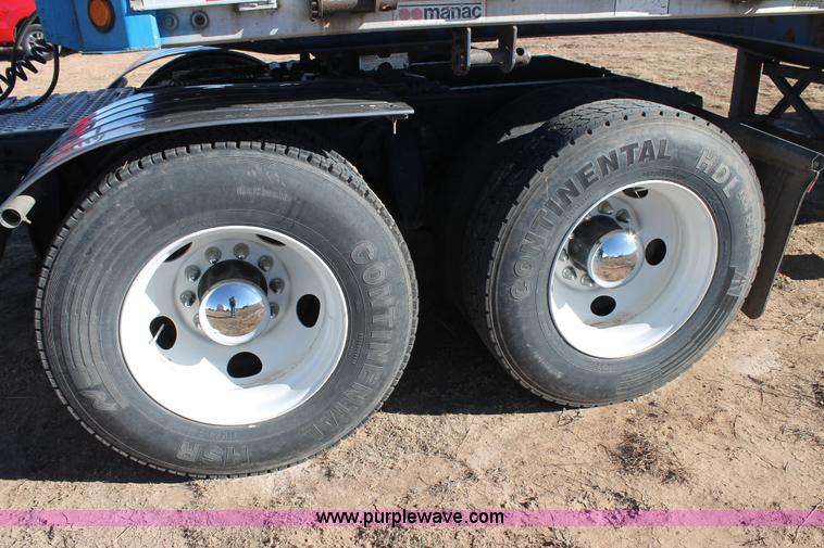 image for item C3612 2004 Freightliner Columbia semi truck