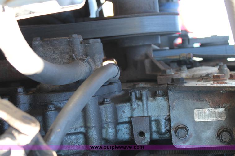 image for item C3612 2004 Freightliner Columbia semi truck