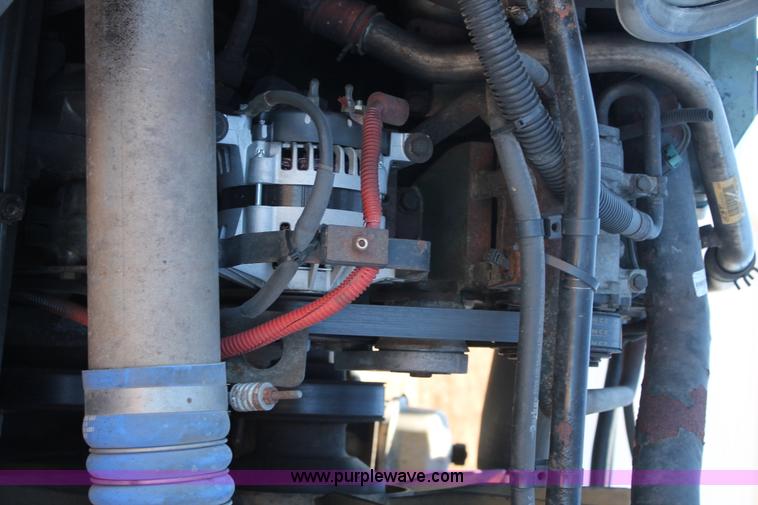 image for item C3612 2004 Freightliner Columbia semi truck