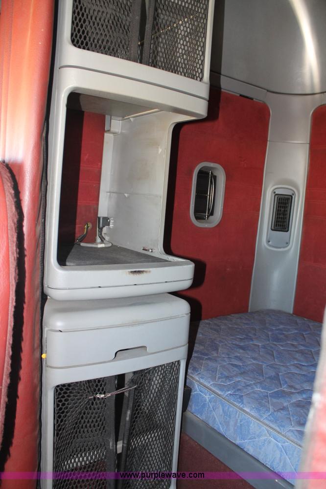 image for item C3612 2004 Freightliner Columbia semi truck