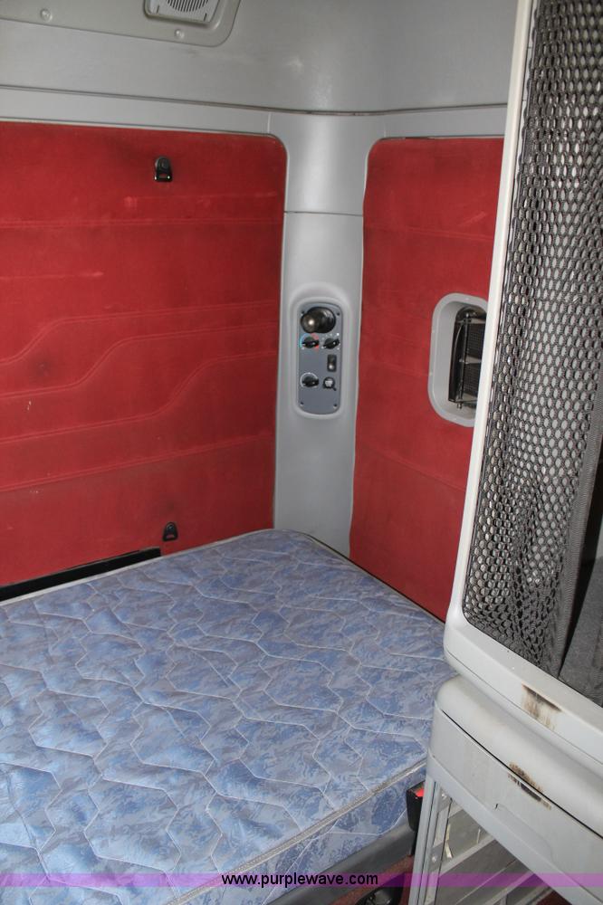 image for item C3612 2004 Freightliner Columbia semi truck