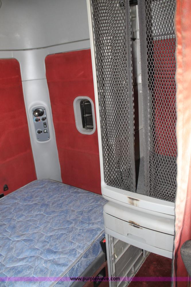 image for item C3612 2004 Freightliner Columbia semi truck