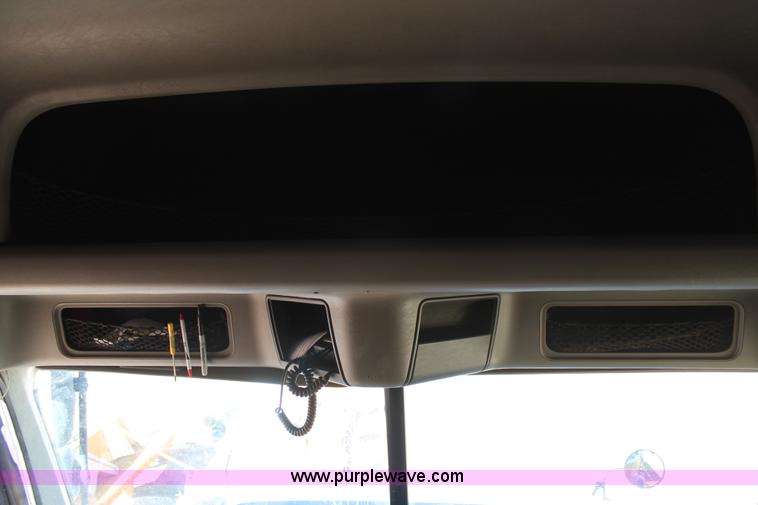 image for item C3612 2004 Freightliner Columbia semi truck