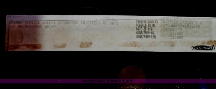 image for item C3612 2004 Freightliner Columbia semi truck