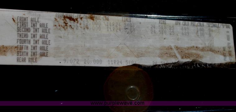 image for item C3612 2004 Freightliner Columbia semi truck