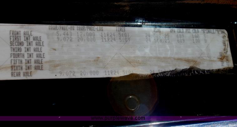 image for item C3612 2004 Freightliner Columbia semi truck