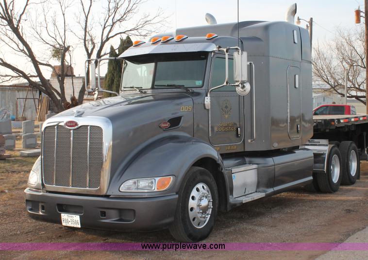 image for item C3639 2009 Peterbilt 386 semi truck