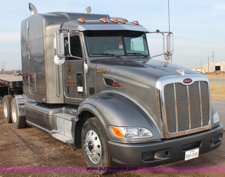 image for item C3639 2009 Peterbilt 386 semi truck
