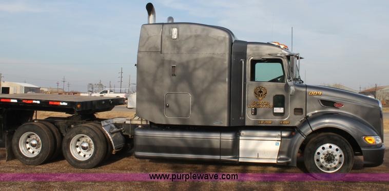 image for item C3639 2009 Peterbilt 386 semi truck