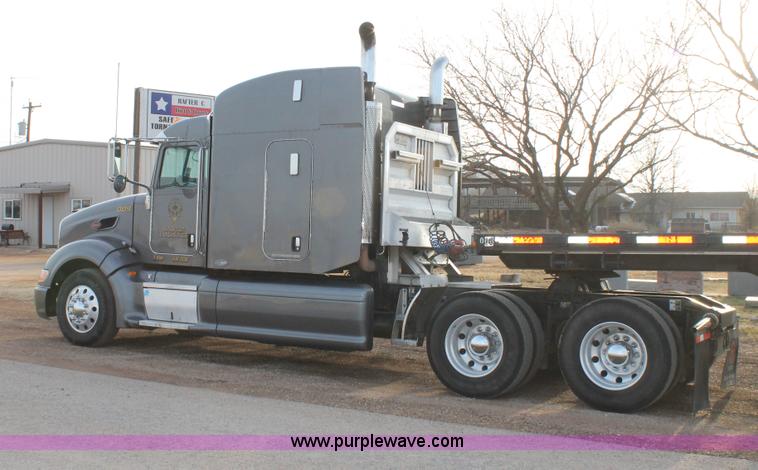 image for item C3639 2009 Peterbilt 386 semi truck