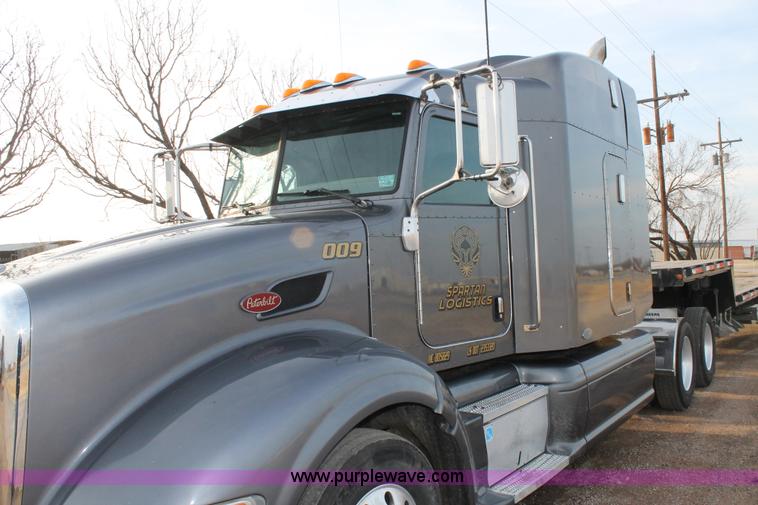 image for item C3639 2009 Peterbilt 386 semi truck