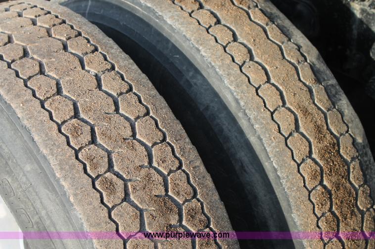 image for item C3639 2009 Peterbilt 386 semi truck