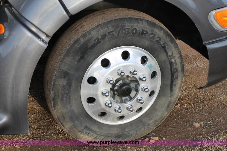 image for item C3639 2009 Peterbilt 386 semi truck