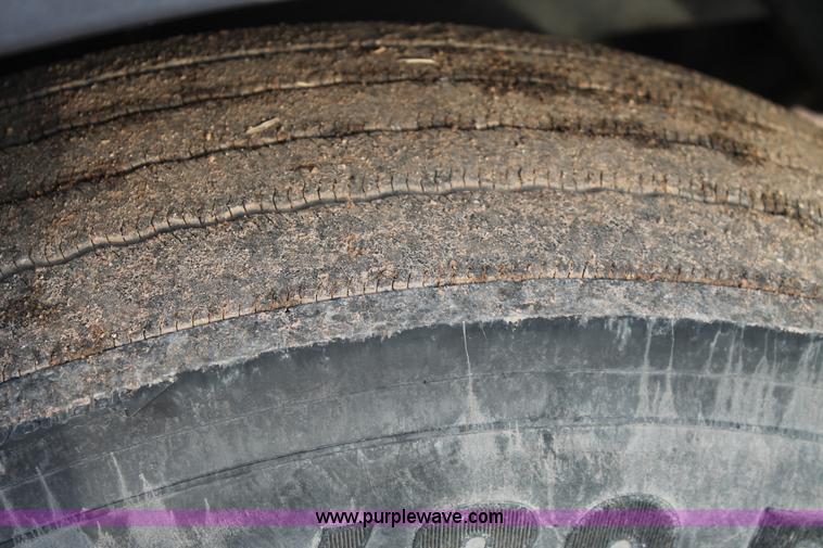 image for item C3639 2009 Peterbilt 386 semi truck