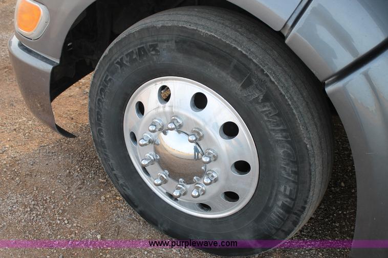 image for item C3639 2009 Peterbilt 386 semi truck