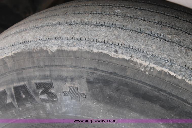 image for item C3639 2009 Peterbilt 386 semi truck