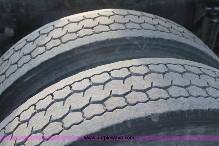 image for item C3639 2009 Peterbilt 386 semi truck