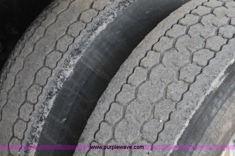 image for item C3639 2009 Peterbilt 386 semi truck