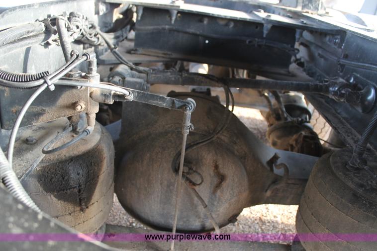 image for item C3639 2009 Peterbilt 386 semi truck