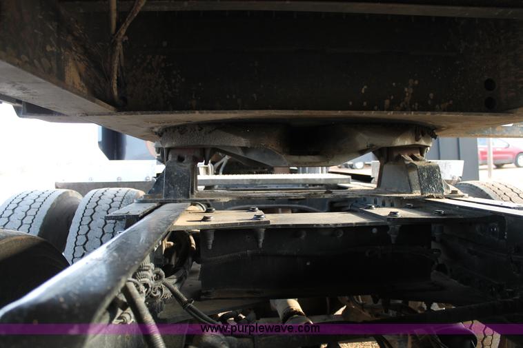 image for item C3639 2009 Peterbilt 386 semi truck