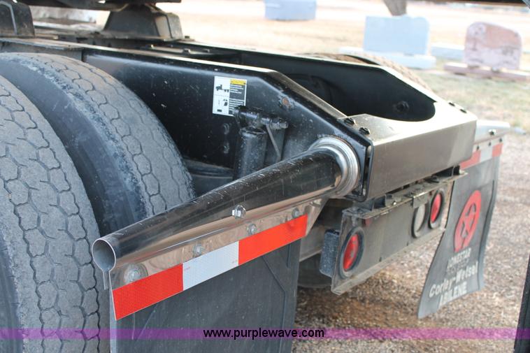 image for item C3639 2009 Peterbilt 386 semi truck