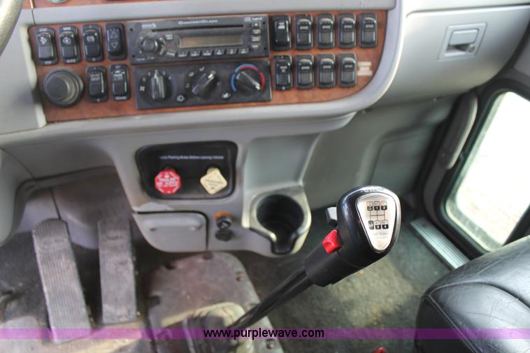 image for item C3639 2009 Peterbilt 386 semi truck