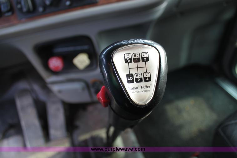 image for item C3639 2009 Peterbilt 386 semi truck